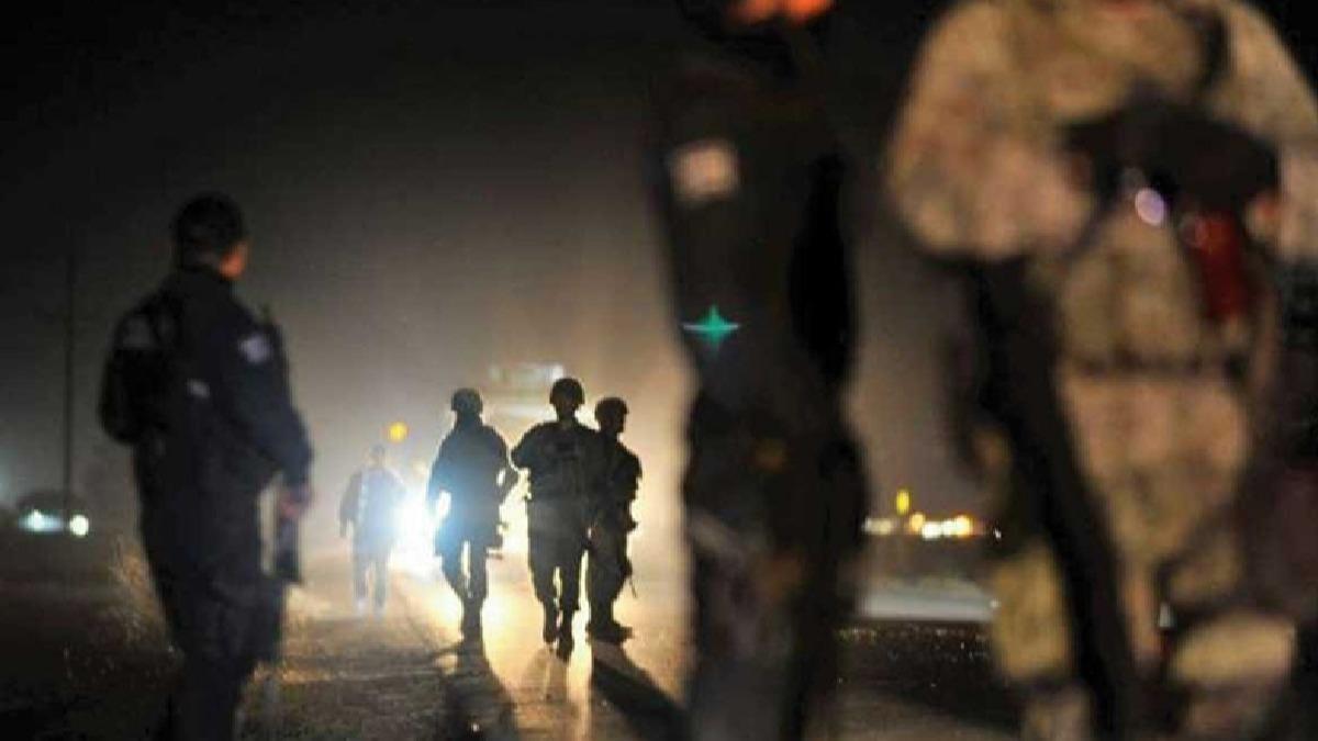 Pakistan Jacobabad'da el bombal saldr: 1 l, 3' polis 8 kii yaral