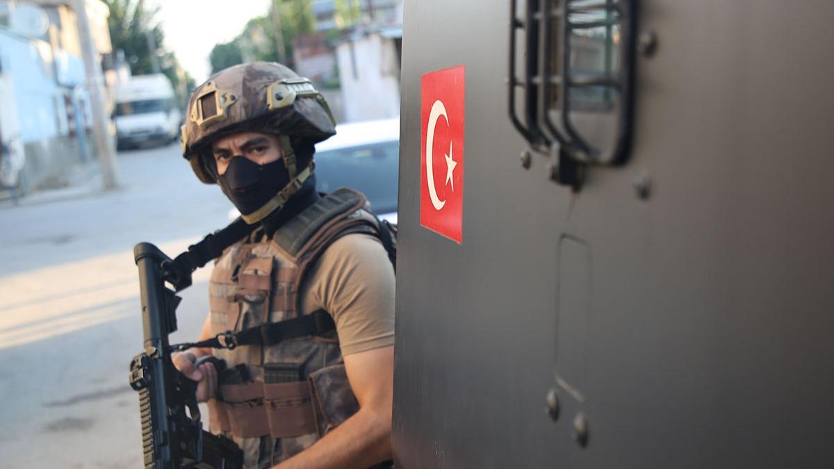 PKK/KCK'ya ynelik ahmeran operasyonu: 3 pheli daha yakaland