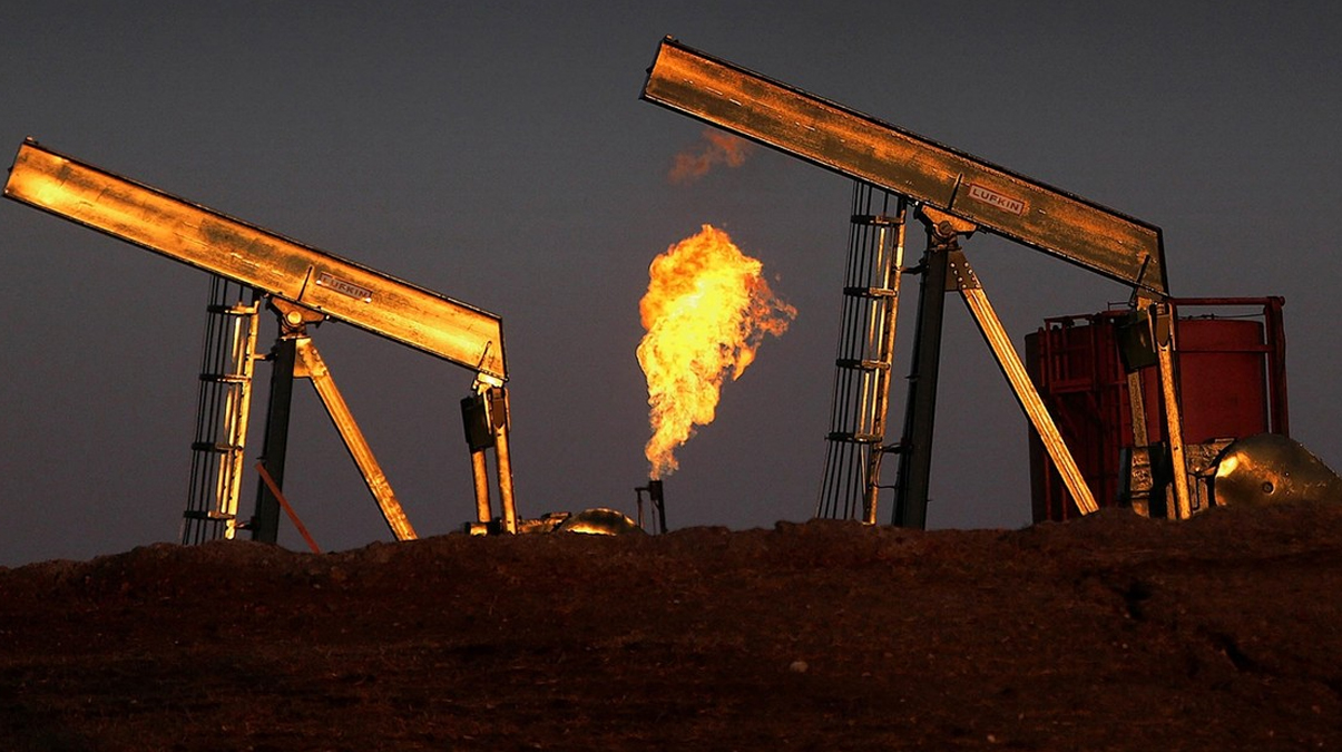 Tarihi ��k�� ya�ad�lar! Petrol i�in kap�y� �alacak