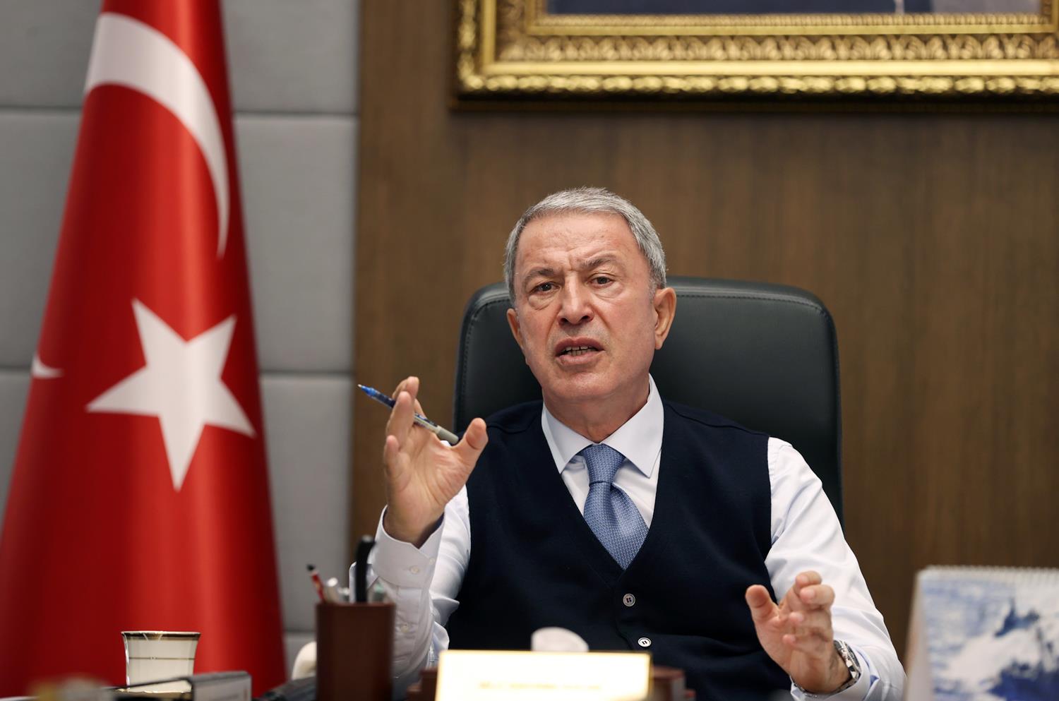 Bakan Akar: Kara Kuvvetlerimiz, geni� �apl� harekatlarla �anl� tarihine yeni ve b�y�k ba�ar�lar eklemi�tir
