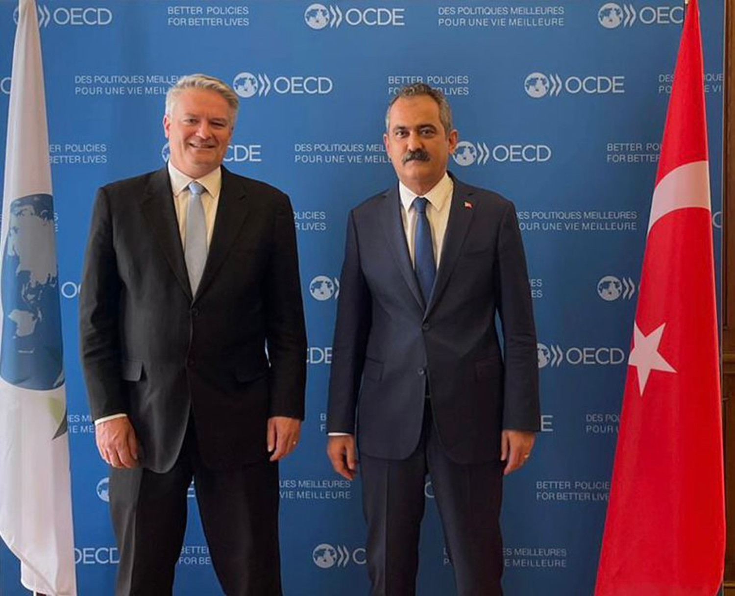 Milli E�itim Bakan� �zer, OECD Genel Sekreteri Cormann ile Paris'te g�r��t�