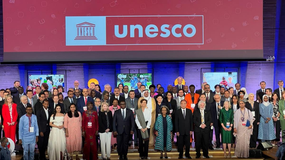 Bakan zer UNESCO 'Eitimin Dntrlmesi' n Zirvesi al oturumuna katld
