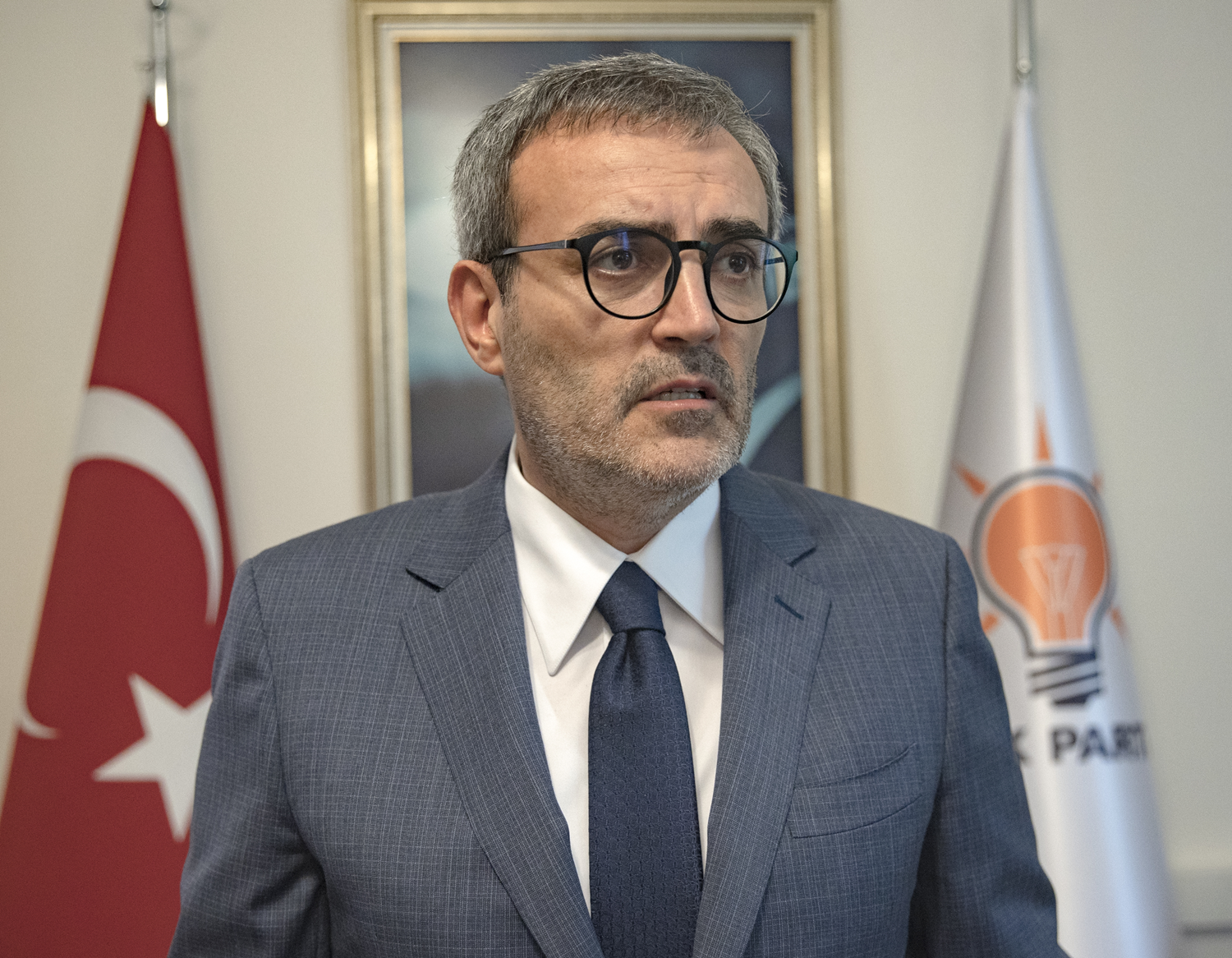 Mahir �nal, 'dezenformasyon yasas�'n�n ekime b�rak�ld���n� a��klad�