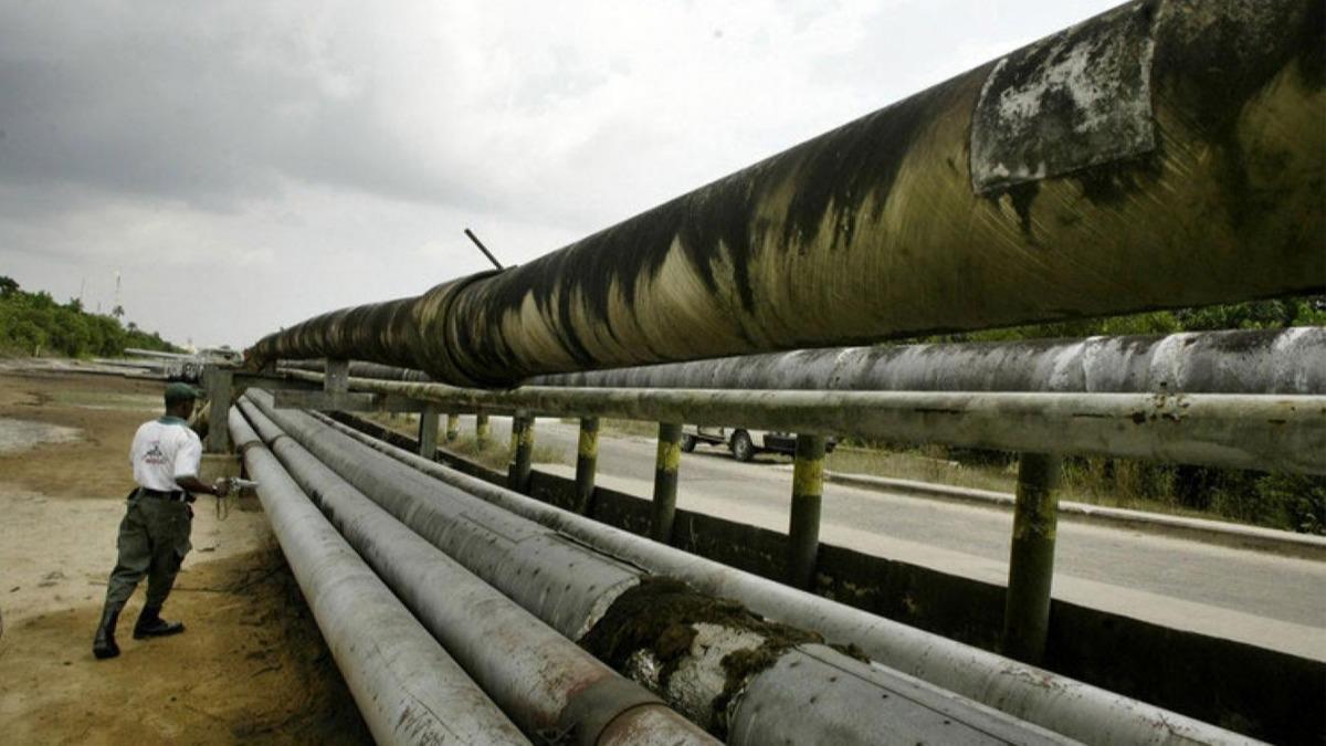 Nijerya'daki yasa d petrol rafinerisinin says 200' geti