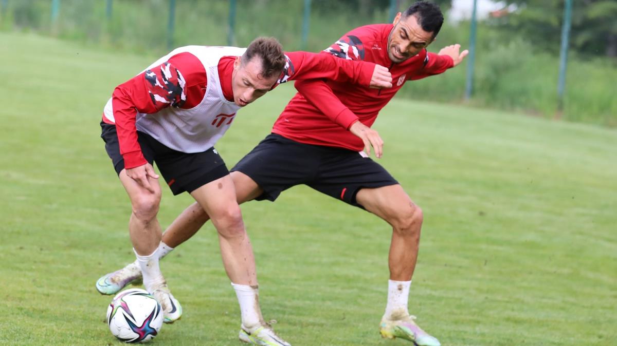 Sivasspor'da yeni sezon hazrlklar tam gaz devam ediyor