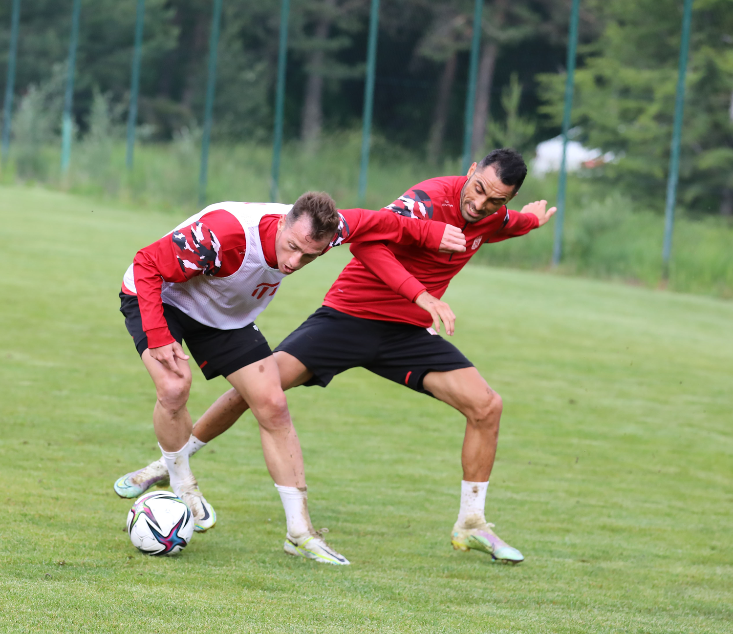 Sivasspor'da yeni sezon haz�rl�klar� tam gaz devam ediyor