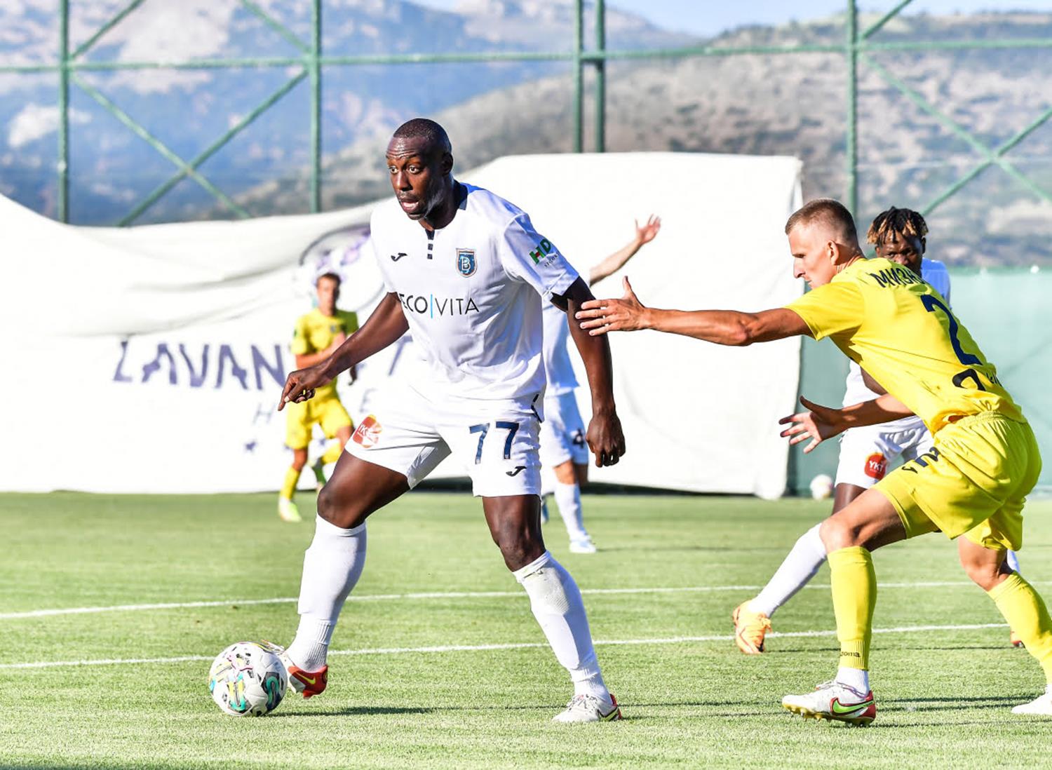 Ba�ak�ehir haz�rl�k kar��la�mas�nda Metalist Kharkiv'i 3 golle yendi