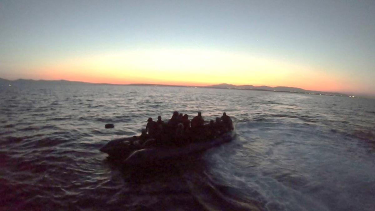 Yunanistan'n Trk karasularna geri ittii 28 dzensiz gmen kurtarld
