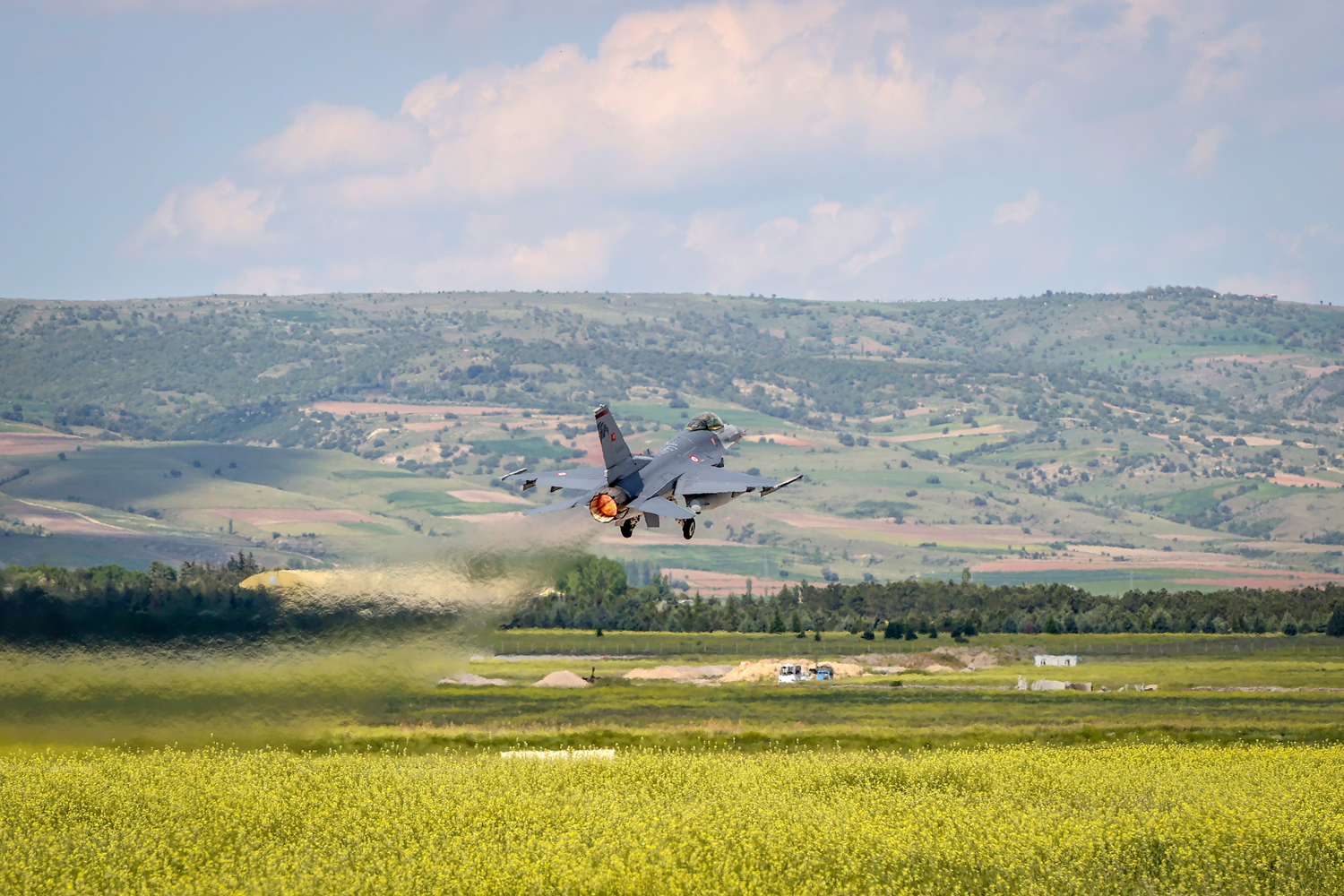 7 g�n 24 saat �al���yorlar! Semalar�n �elik bek�ileri