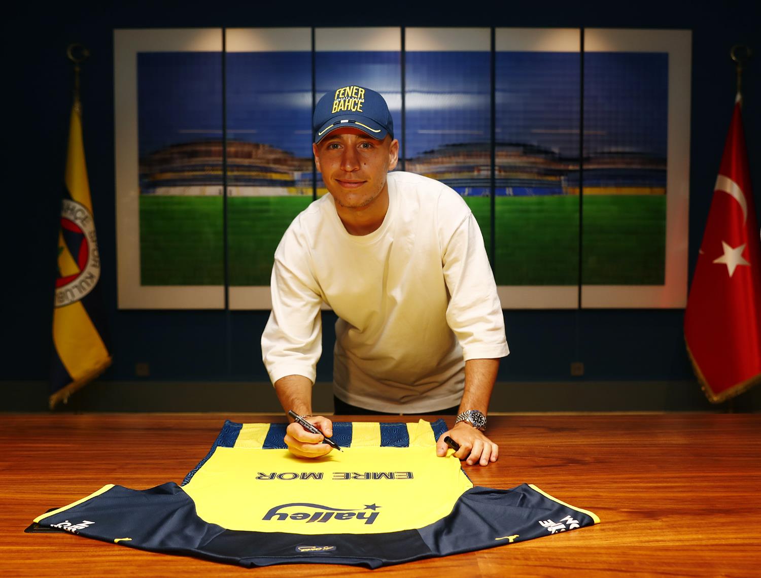 Karag�mr�k'ten Emre Mor'a veda