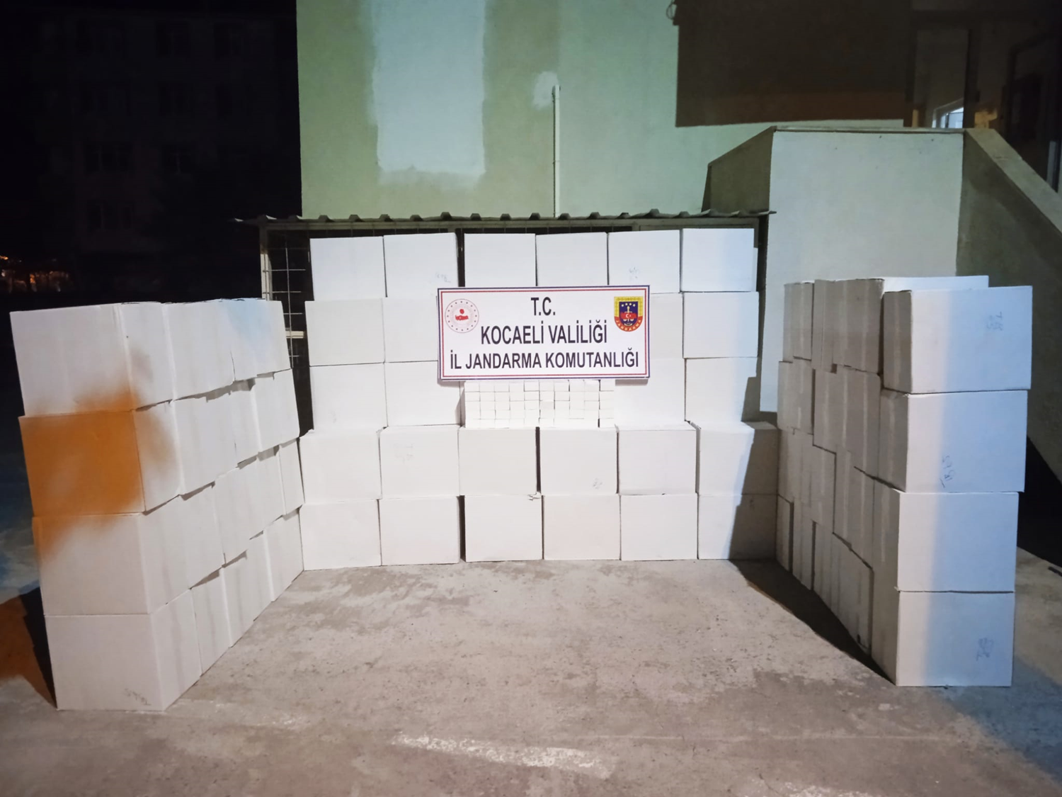 Kocaeli'de ka�ak makaron operasyonu