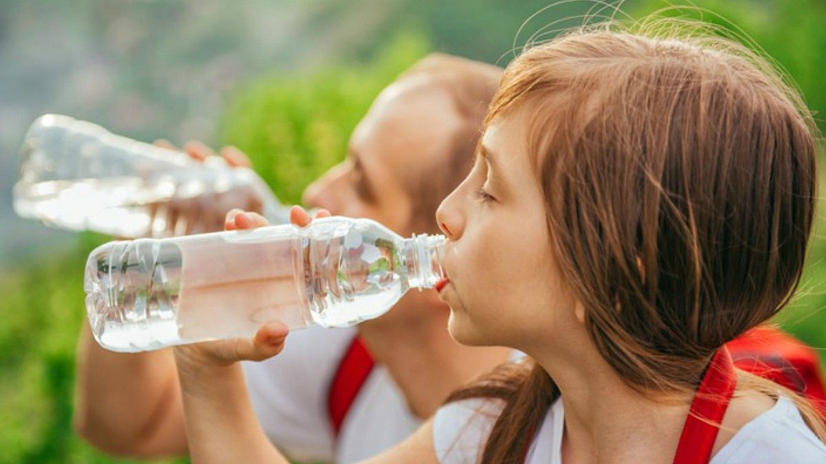 So�uk su mide ve ba��rsak problemlerine yol a�abilir! Suyun so�uklu�u 16 derece olmal�