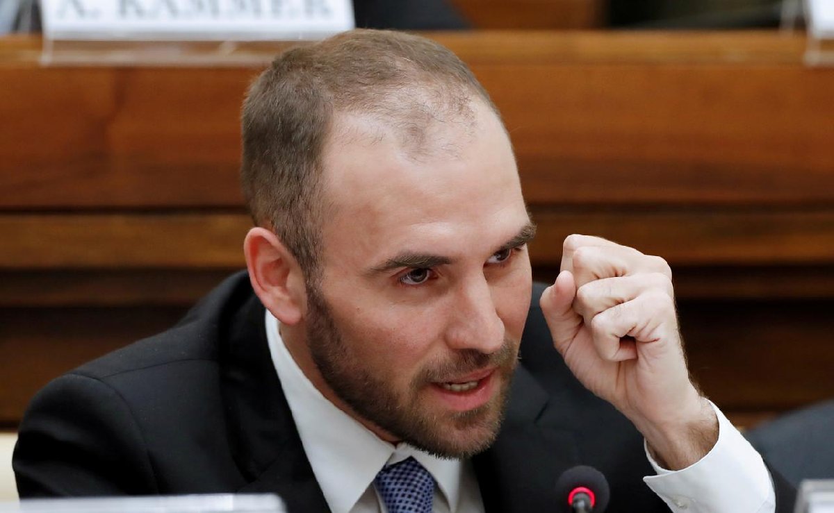 Arjantin'de Ekonomi Bakan� g�revinden istifa etti�ini duyurdu