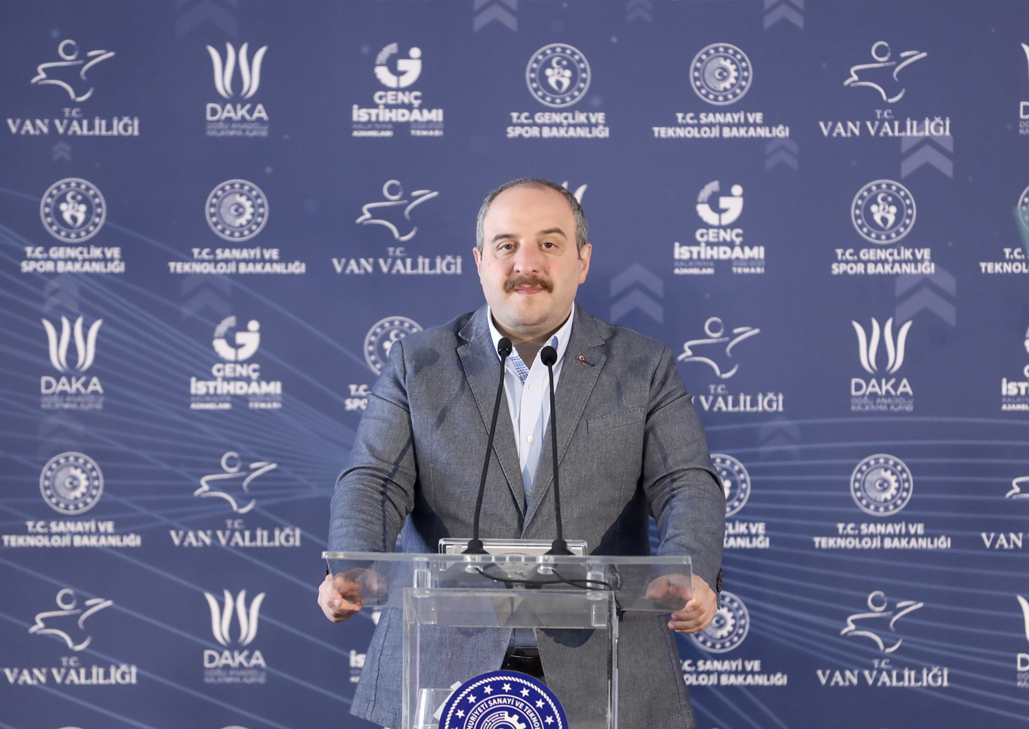 Bakan Varank K�l��daro�lu'na b�yle seslendi: G�rmek i�in g�z laz�m!