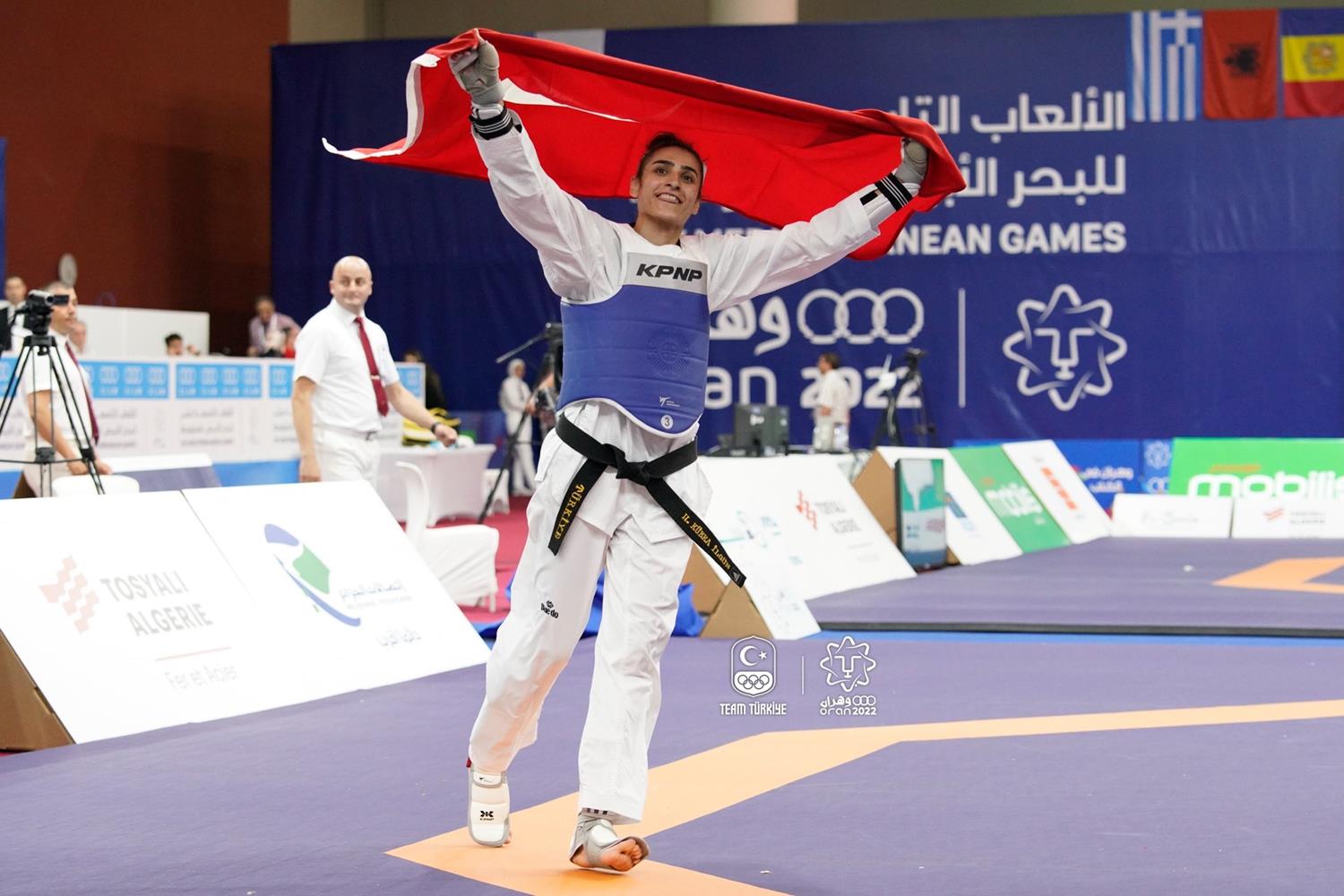 Hatice K�bra �lg�n'den alt�n madalya