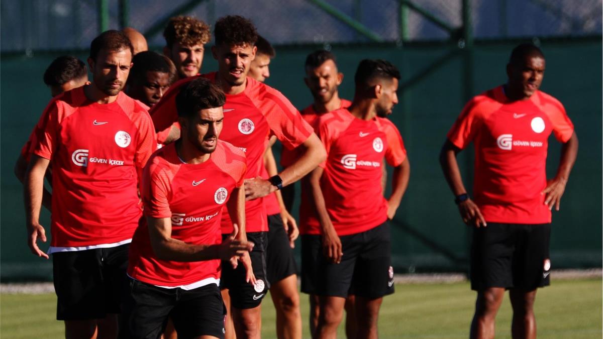Antalyaspor'da yeni sezon mesaisi sryor