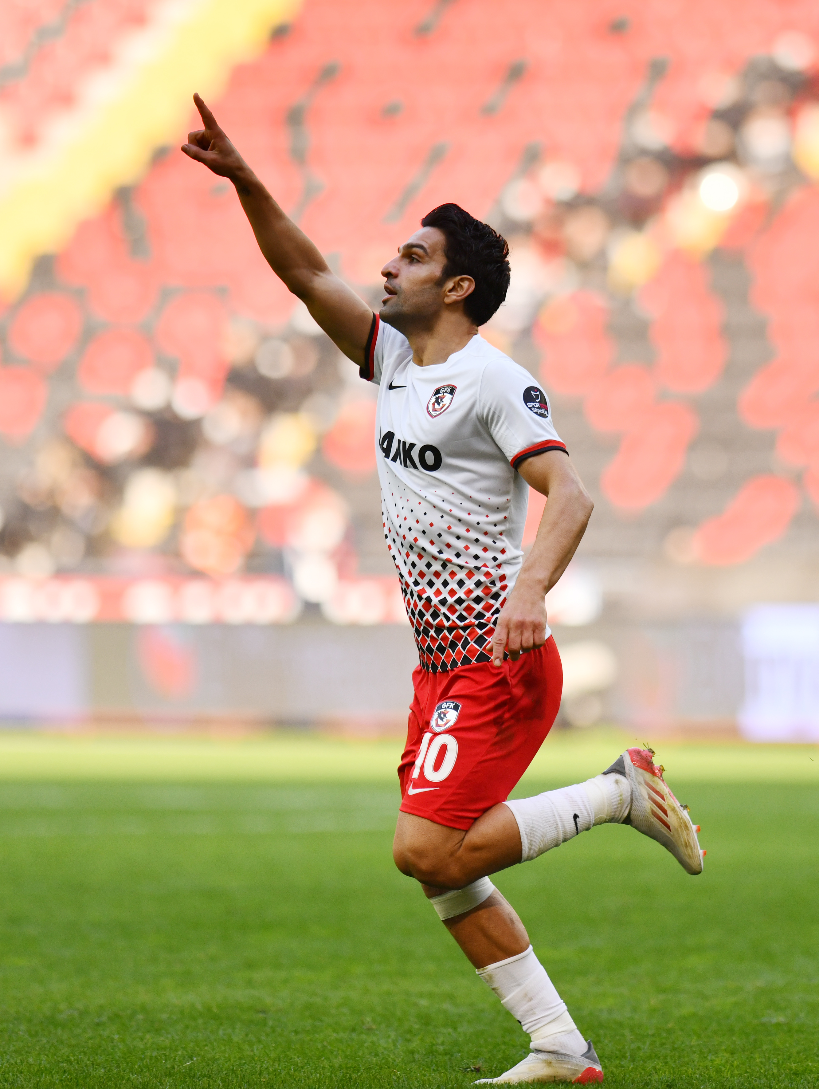 Konyaspor, Muhammet Demir'i kadrosuna katt�