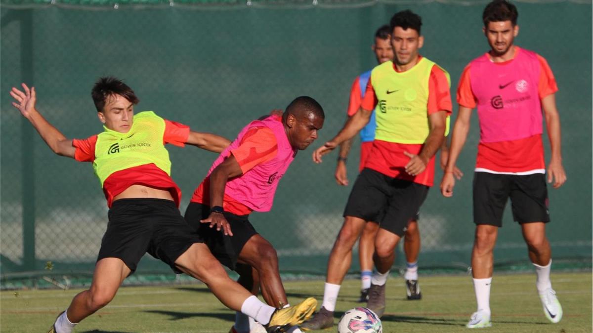 Antalyaspor Luiz Adriano ve Fredy'ye kavuuyor
