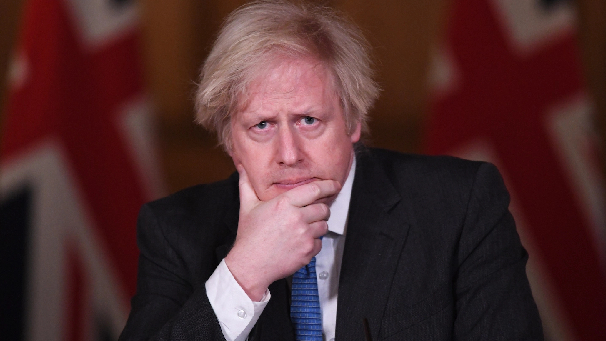 Johnson'a b�y�k darbe! �stifalar pe� pe�e geliyor