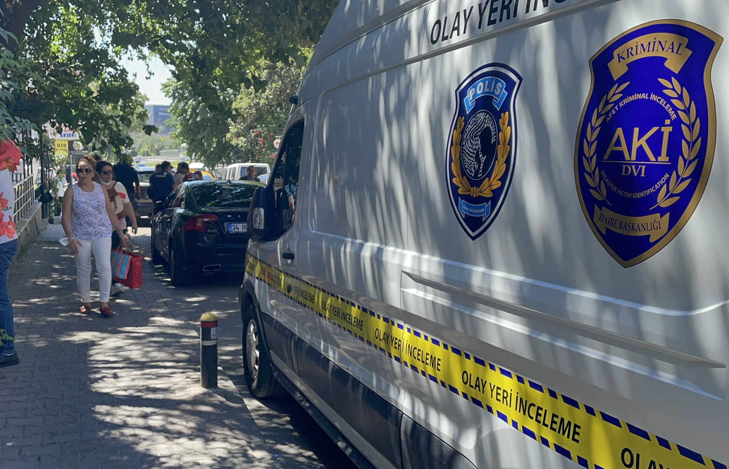 Kendisine dava a�an kad�nla avukat�n� �ld�rd�