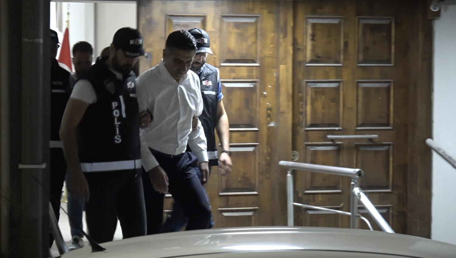 Menderes Belediyesi'ndeki yolsuzlukta yeni geli�me