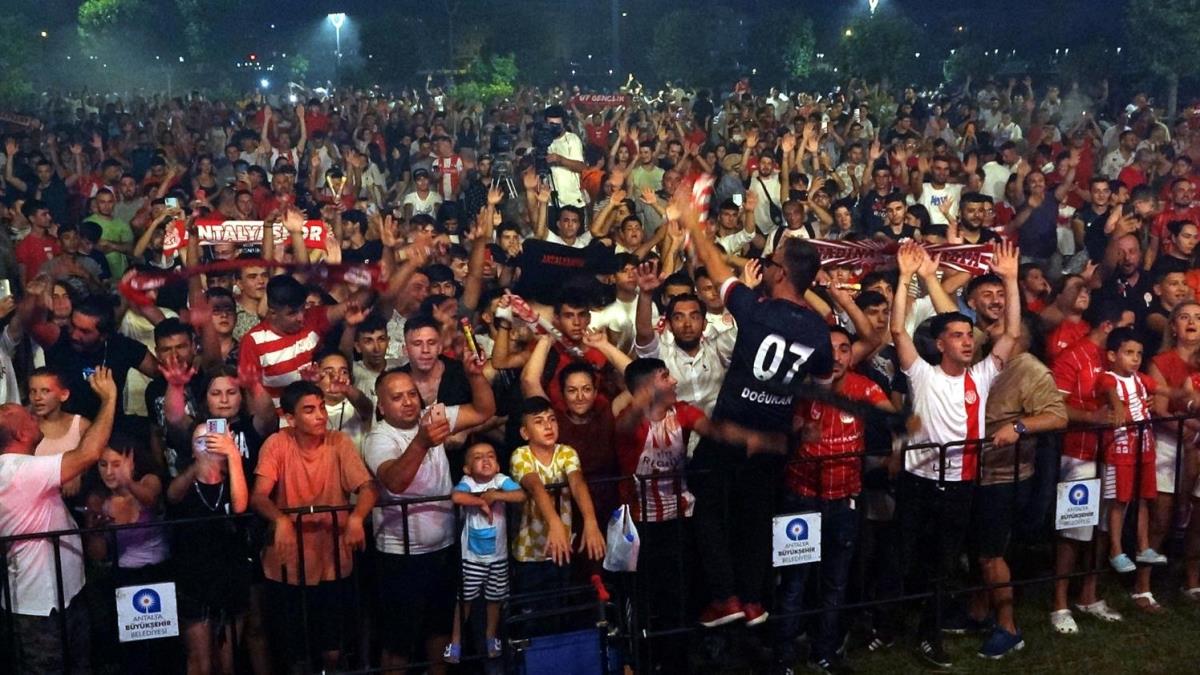 Antalyaspor'un kurulu yl dnm cokuyla kutland