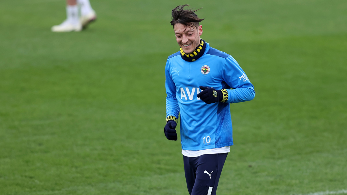 Mesut �zil Samand�ra'da �al��malara ba�lad�
