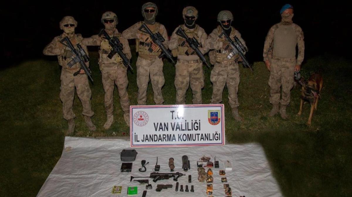 Van'da terristlere ait silah, mhimmat ve yaam malzemeleri ele geirildi