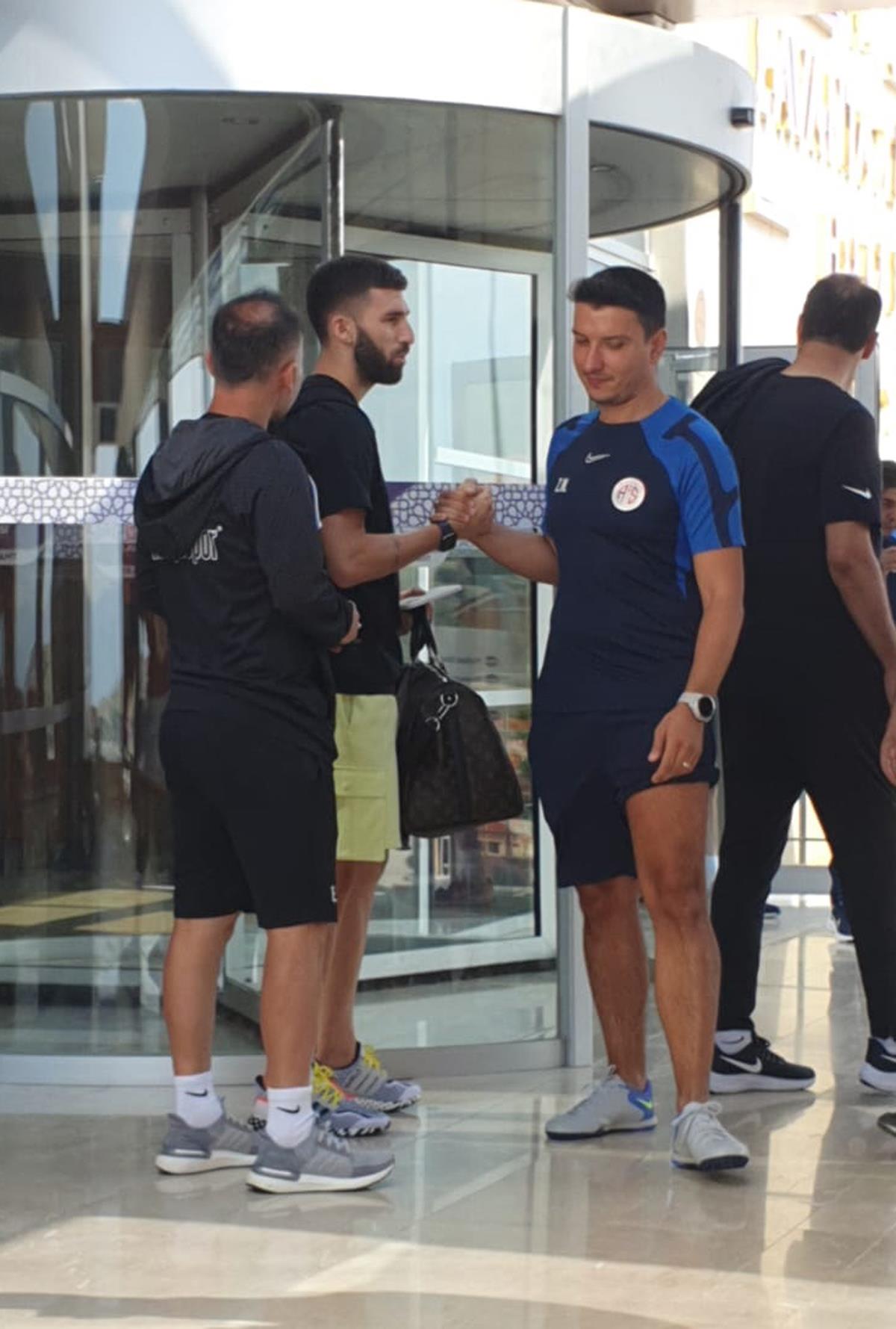 Do�ukan Sinik'e Hull City i�in izin ��kt�