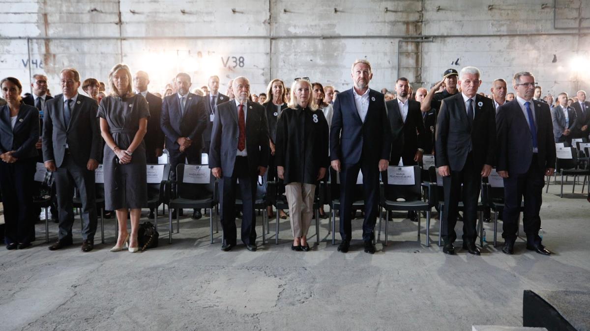 Bosna Hersek'te Srebrenitsa soykrm anmas
