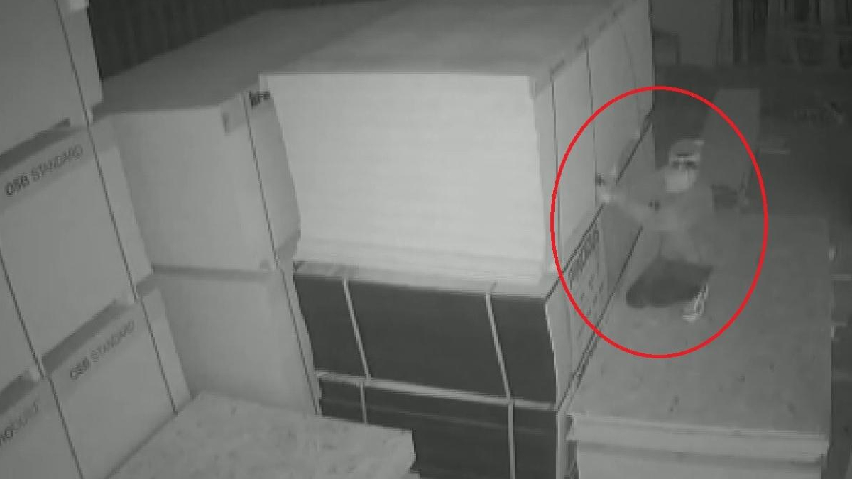 H�rs�zl�k uzay�nca kendilerine �ay demlediler