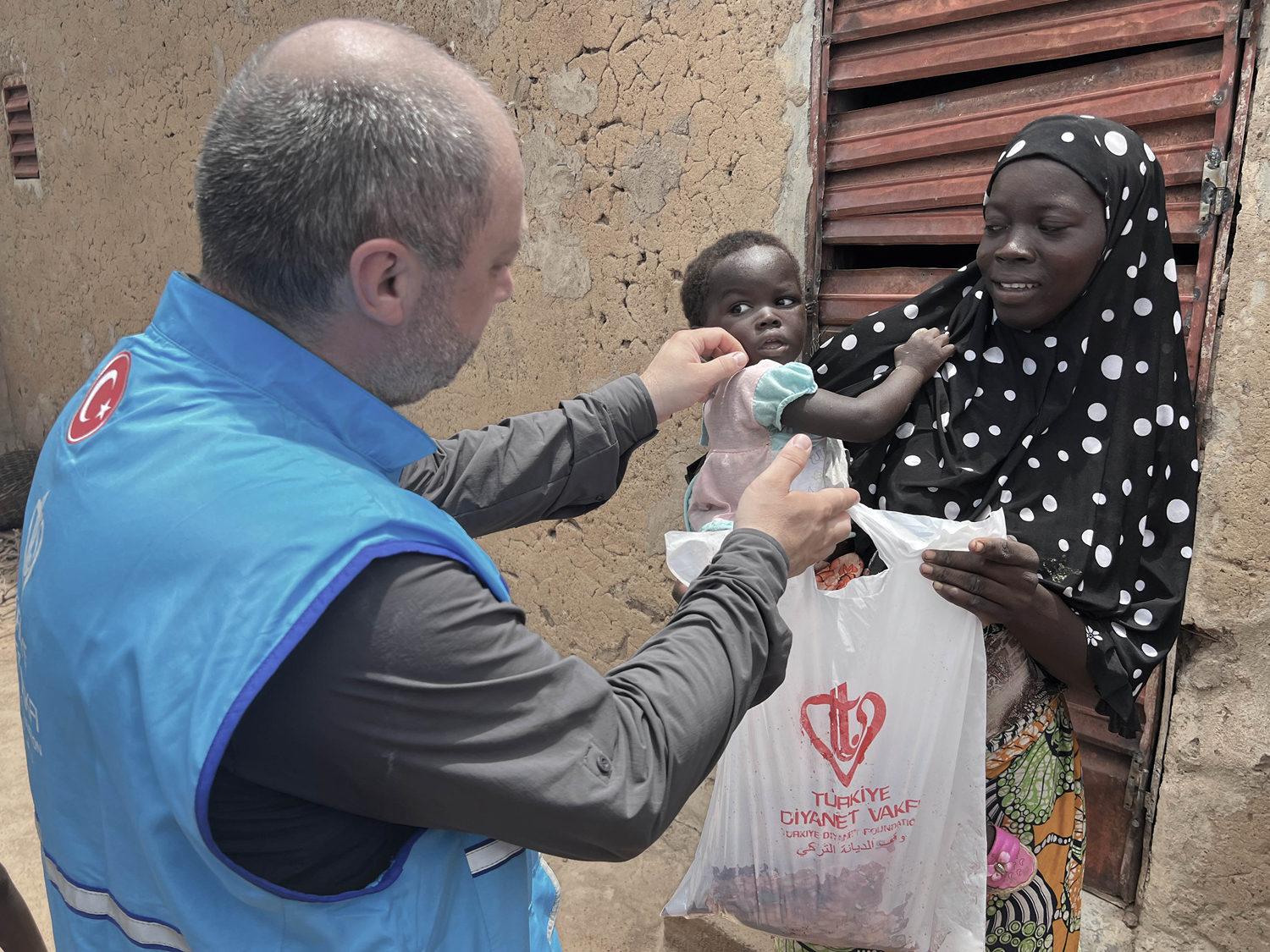 TDV, Burkina Faso'da 125 bin aileye kurban eti ula�t�rd�