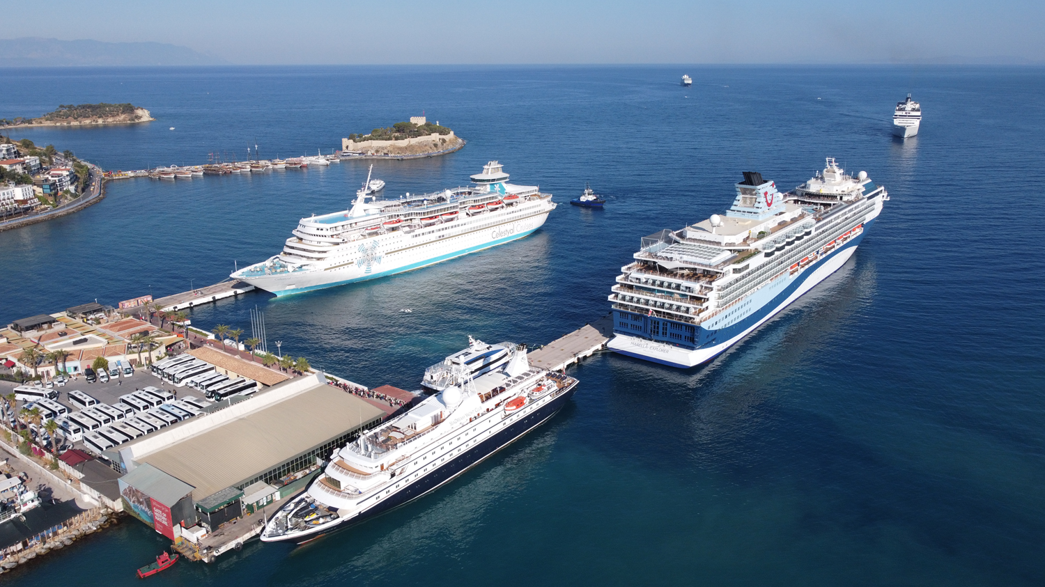 Ku�adas�'na 2 g�nde kruvaziyerlerle 16 bin turist geldi