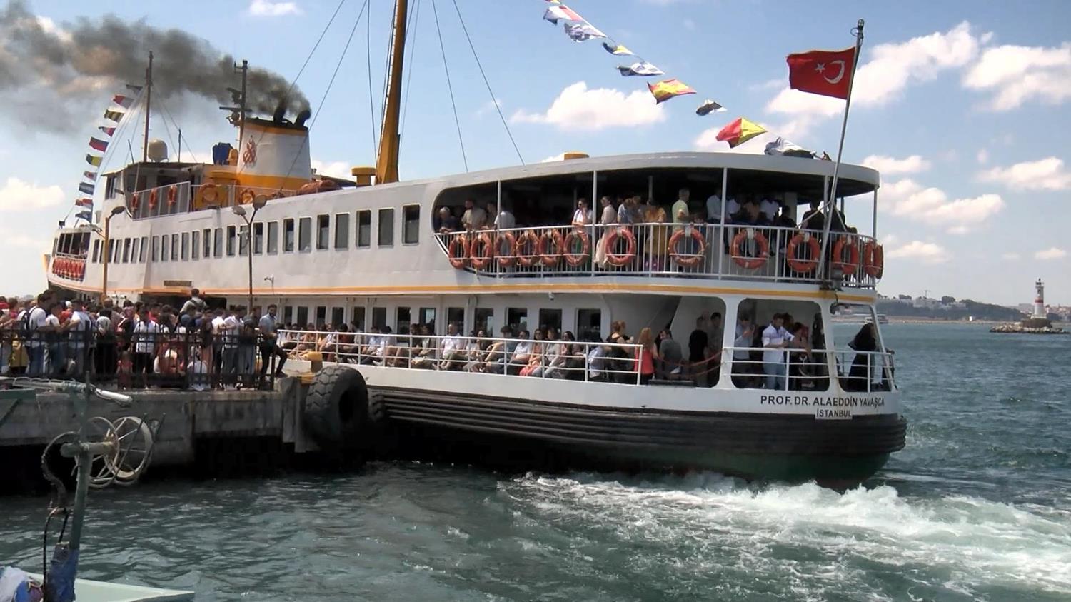 Adalar vapurunda ortal�k kar��t�! Polis m�dahale etti