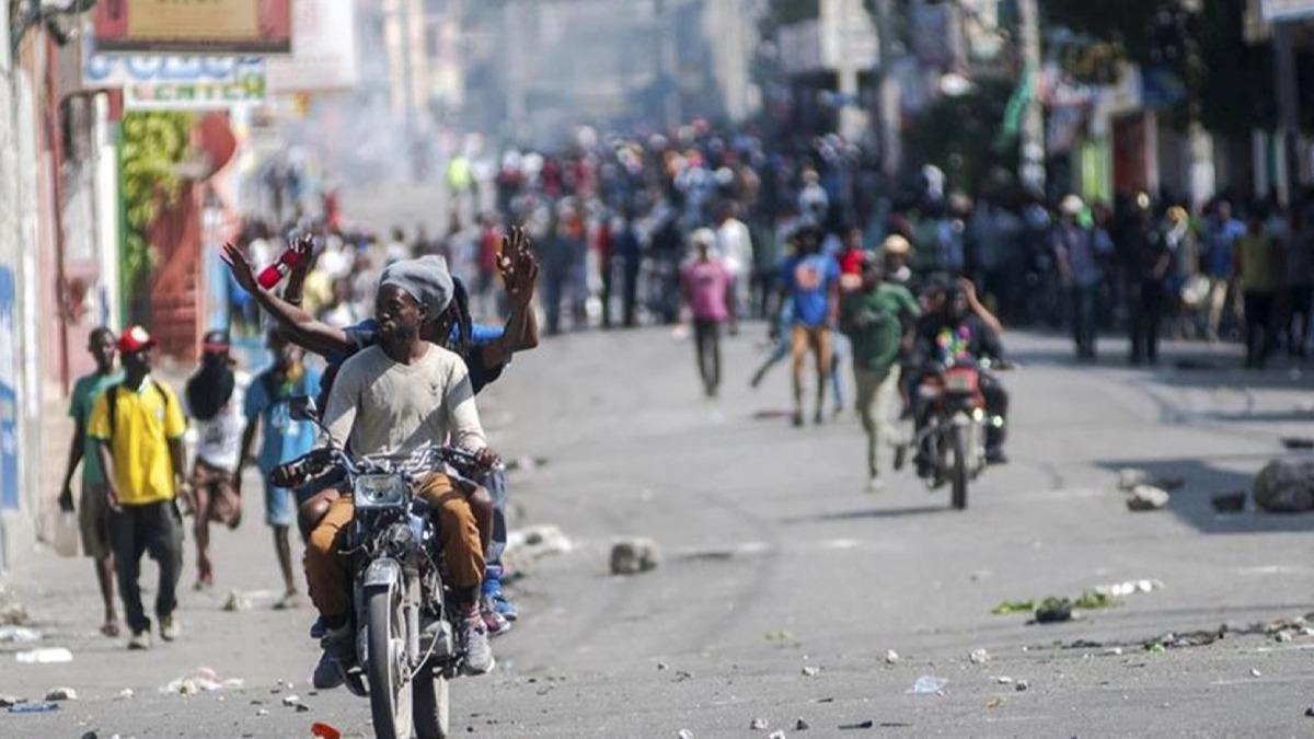 Haiti'de ete savalar: En az 50 l