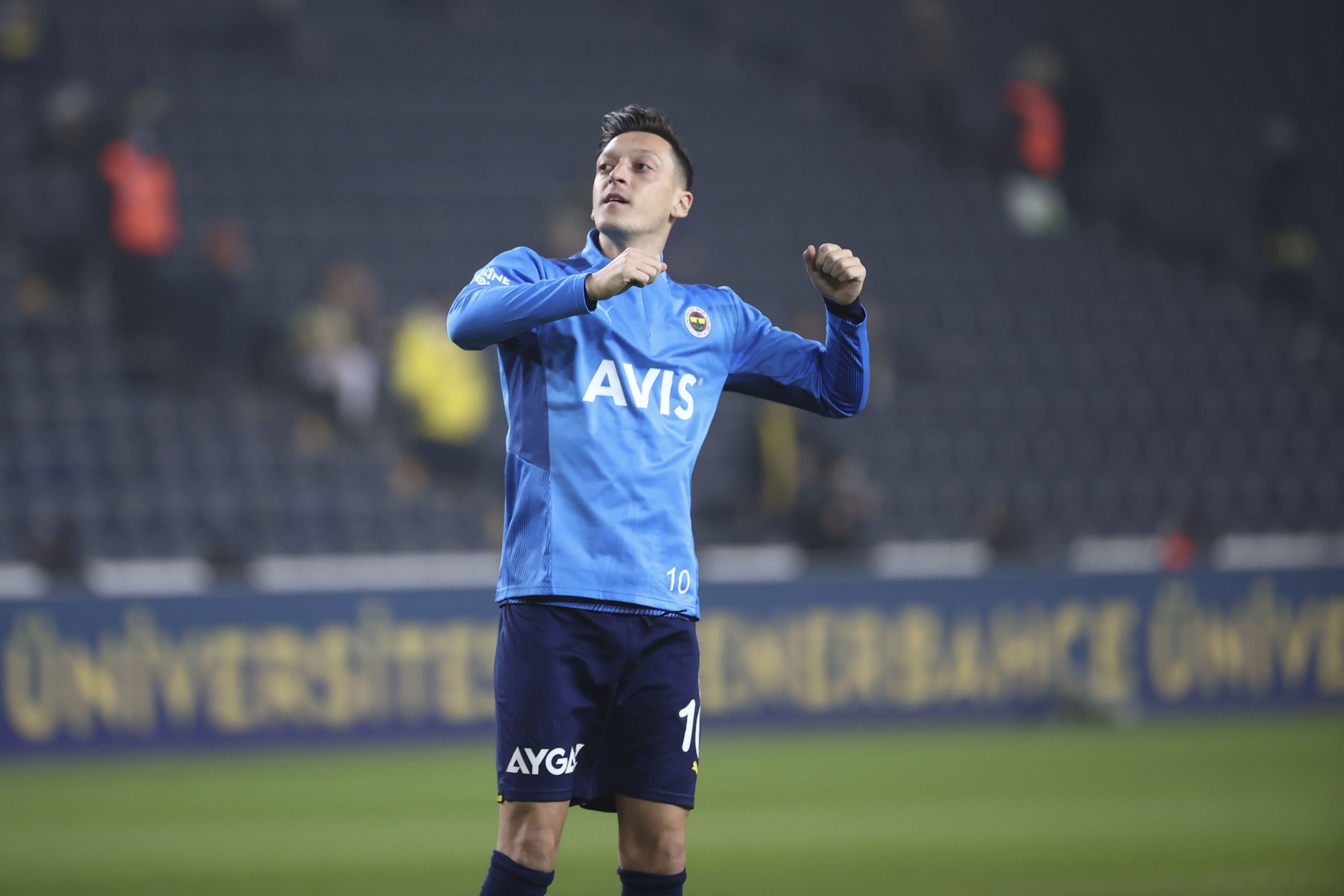Mesut �zil, Fenerbah�e'ye veda etti