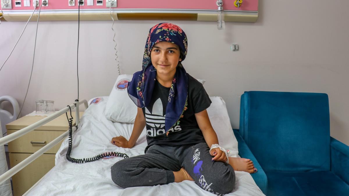 13 yandaki Elif, 20 saatlik ameliyatla hayata tutundu