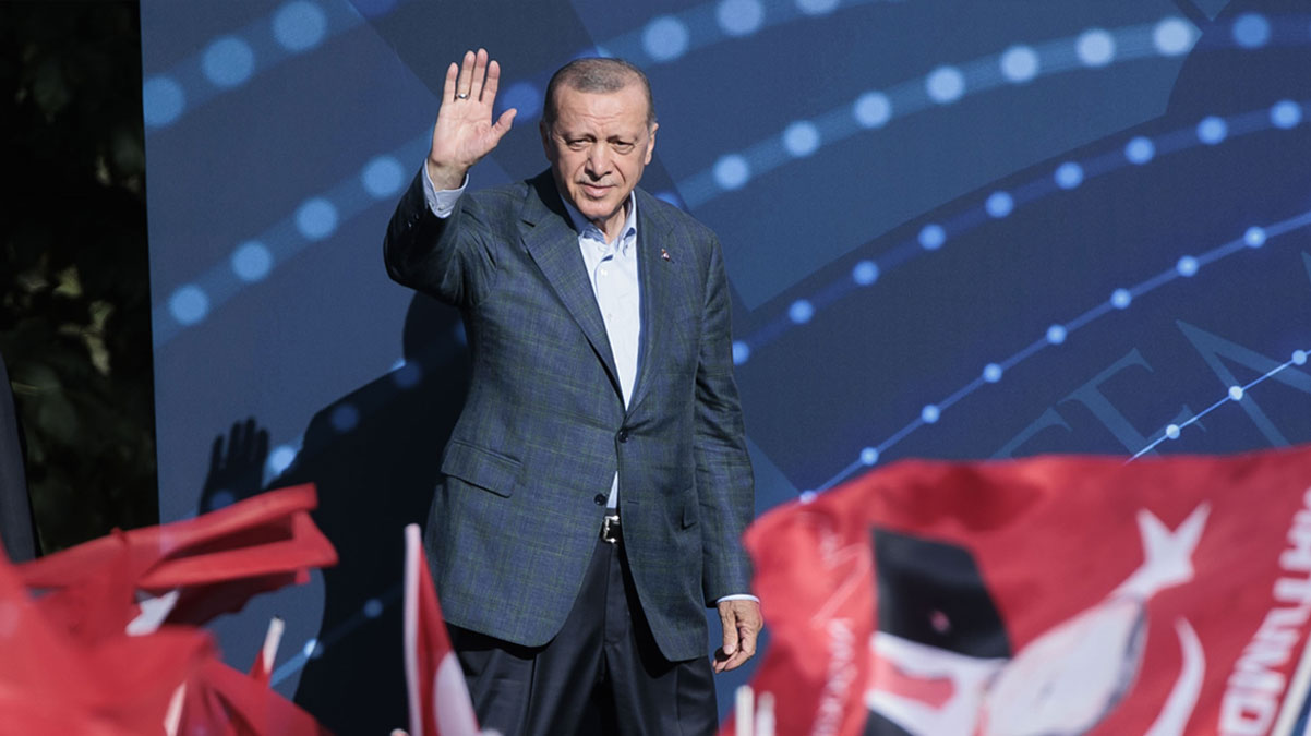 Cumhurba�kan� Erdo�an: 15 Temmuz gecesi g�rd�k ki son s�z� top, t�fek de�il iman belirler