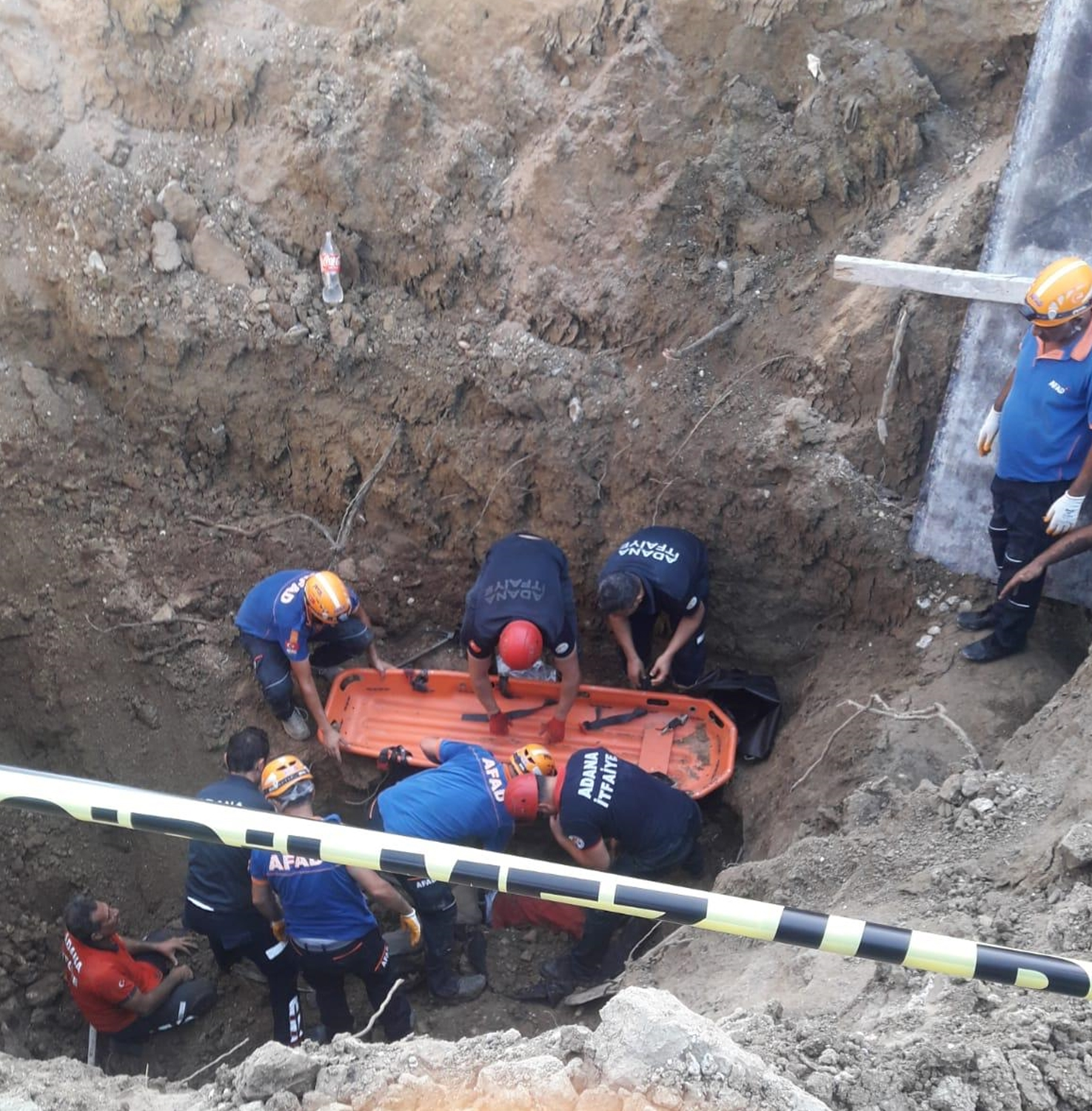 Adana'da g���k alt�nda kalan 2 ki�i hayat�n� kaybetti