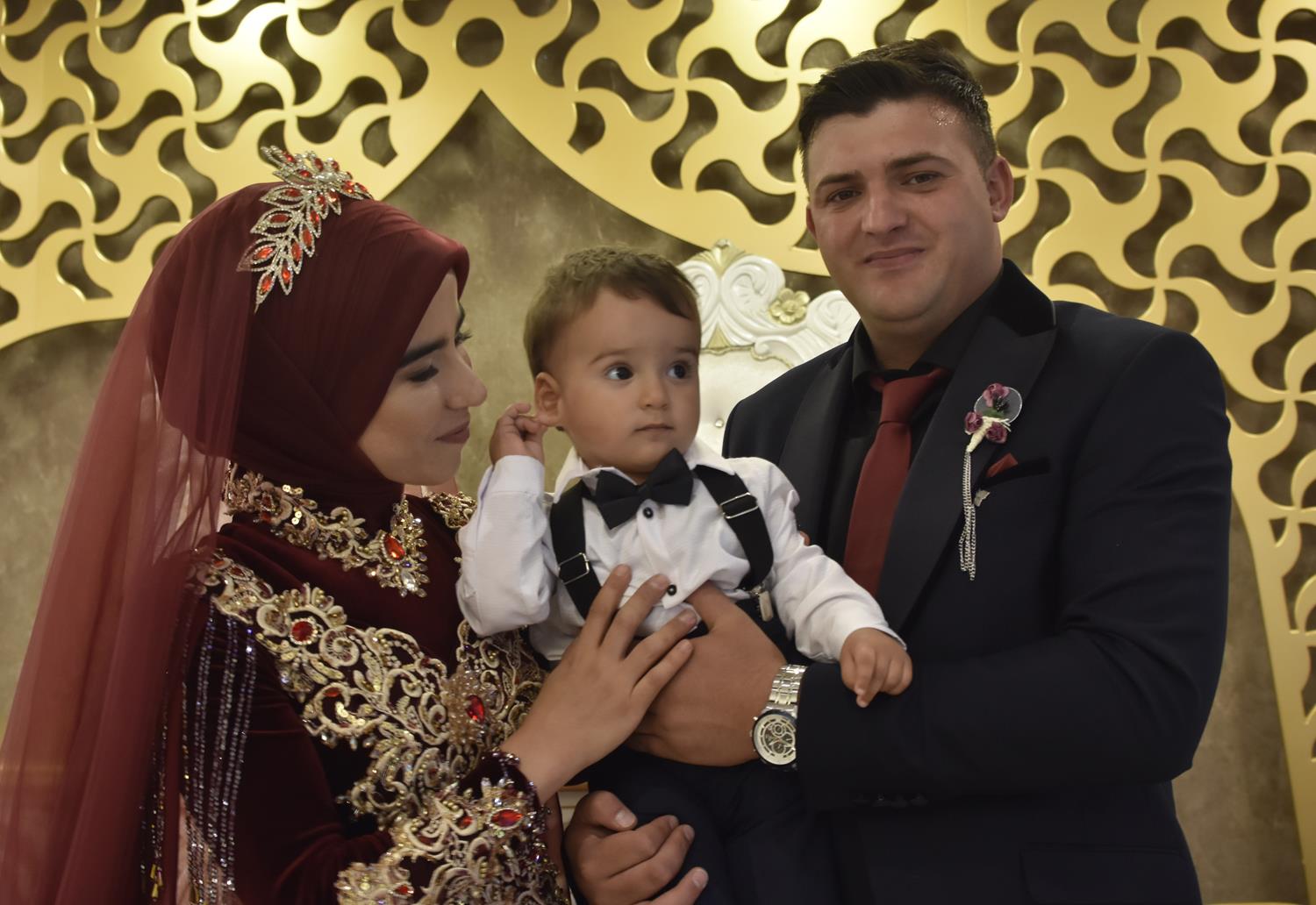 2 y�l sonra erteledikleri d���nlerini 1,5 ya��ndaki o�ullar�yla yapt�lar