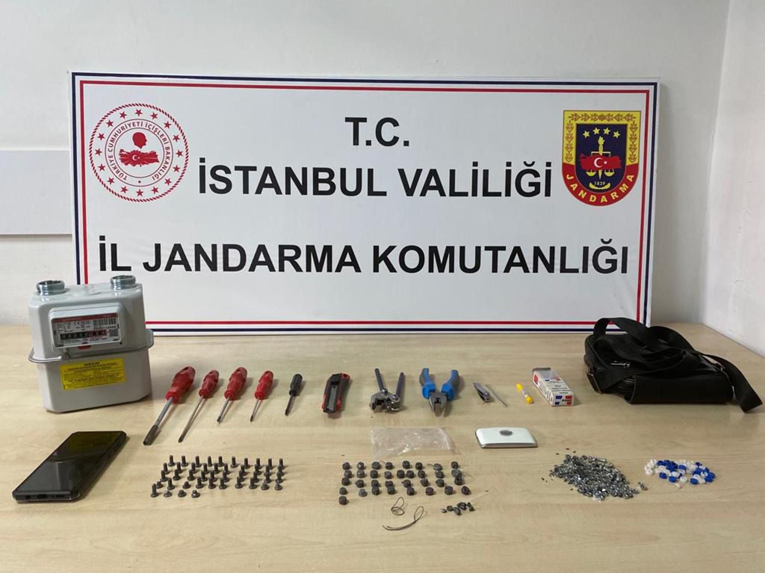 �stanbul'da kamuyu zarara u�ratan 2 ��pheli yakaland�