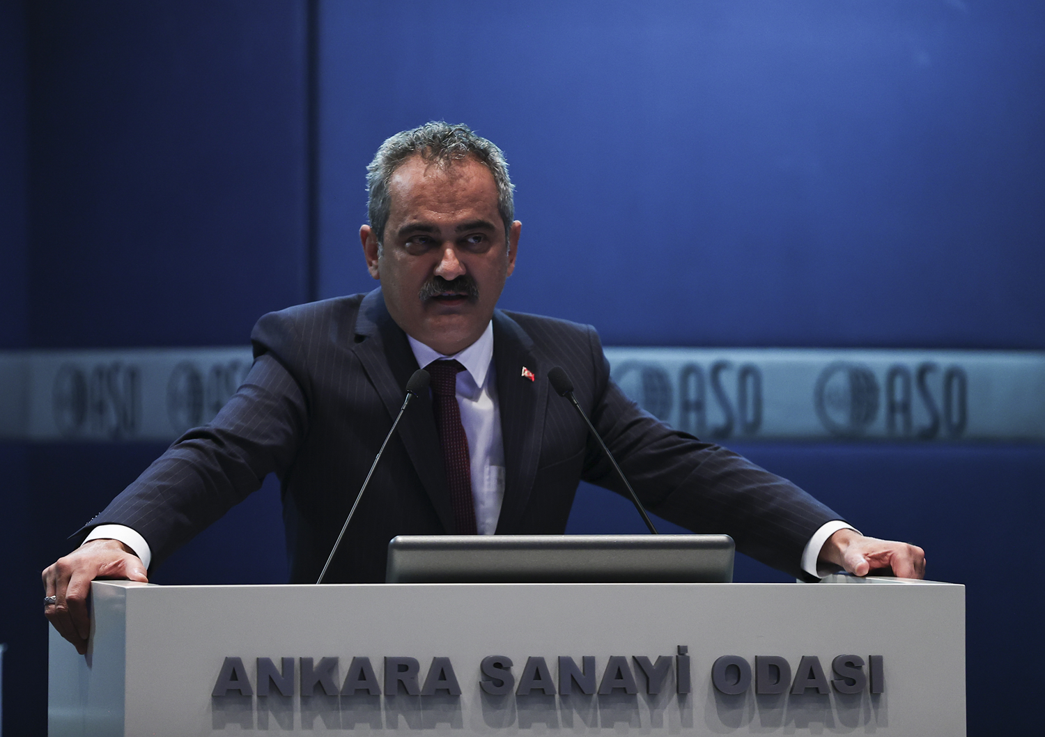 Bakan �zer: Art�k ba�ar�l� ��renciler meslek liselerini tercih etmeye ba�lad�