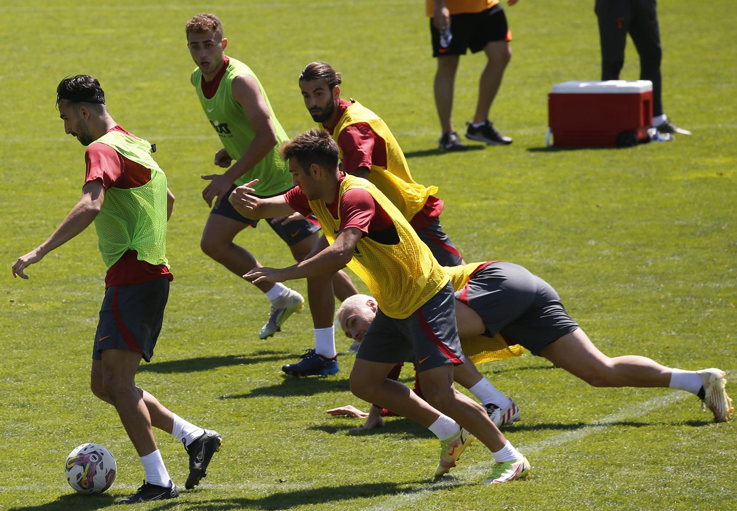 Galatasaray'da Emin Bayram ve Mostafa Mohamed idman� tamamlayamad�