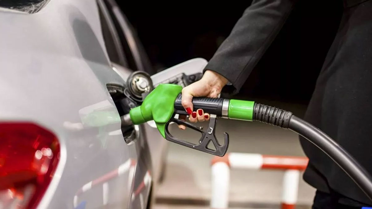 Akaryak�ta indirim m�jdesi! Petrol�n ate�i d��t�