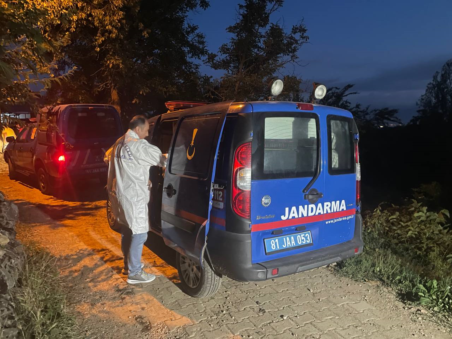 D�zce'de silahl� sald�r�: 2 �l�, 2 yaral�