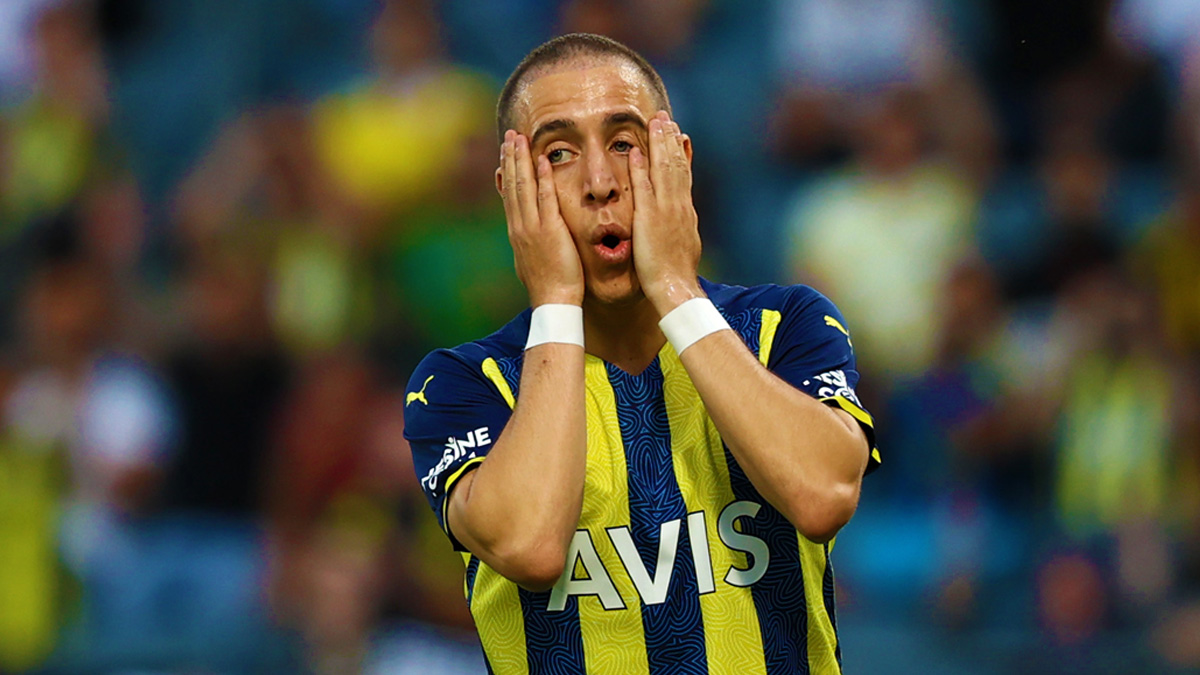 Fenerbah�e'de b�y�k Emre Mor tepkisi! Yer yerinden oynad�