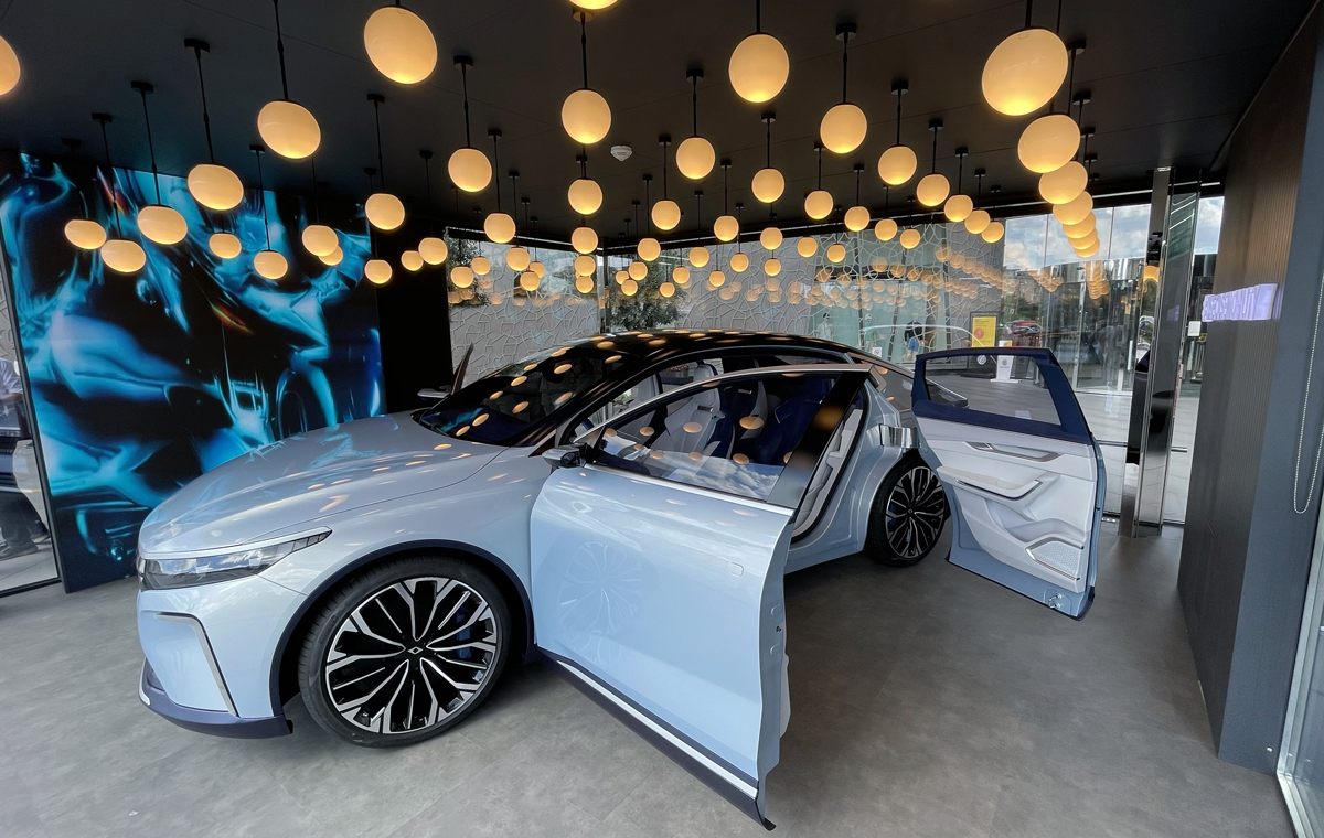 Togg, 'Konsept Ak�ll� Cihaz�n�' Zorlu Center'da vitrine ��kard�