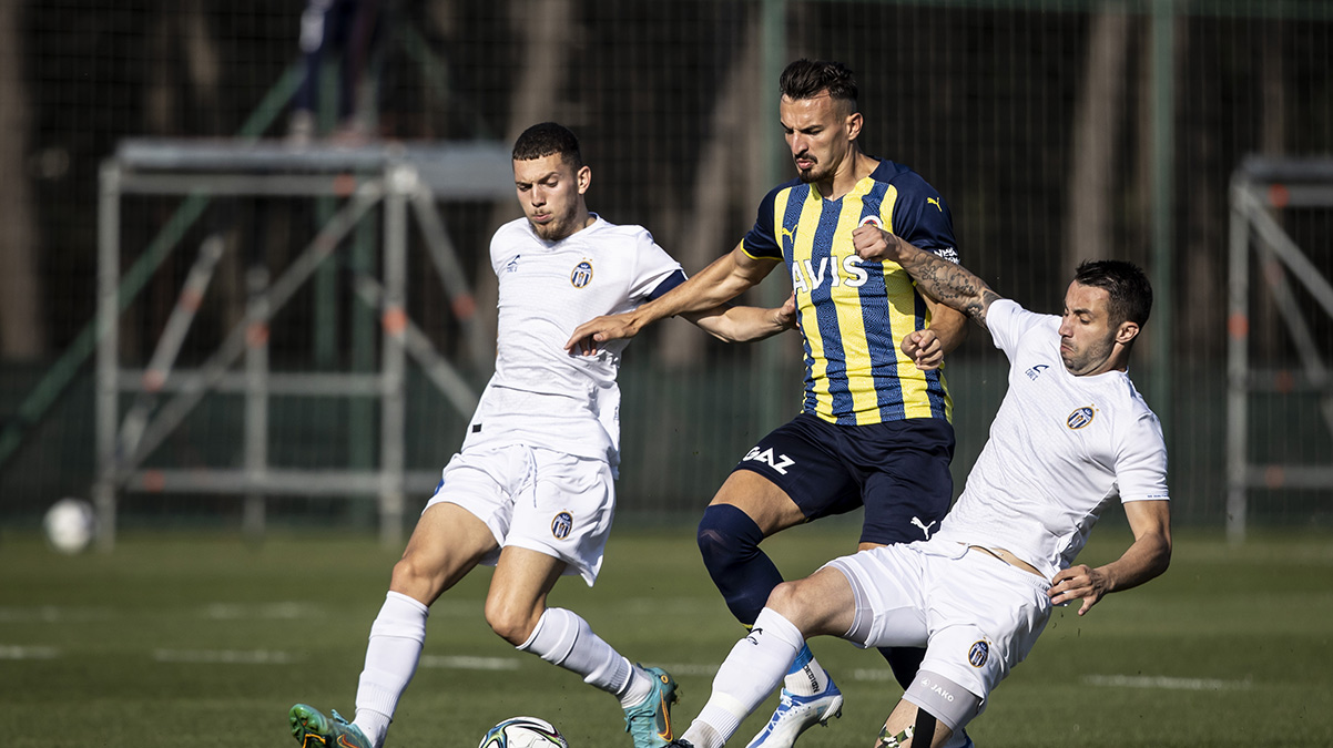 Fenerbah�e'de bir ayr�l�k daha