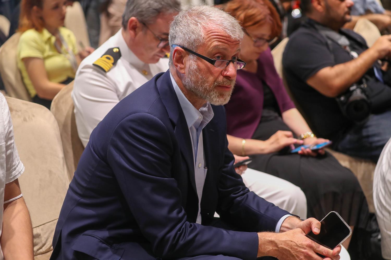 Roman Abramovich Tah�l Sevkiyat� Anla�mas� imza t�renini takip etti