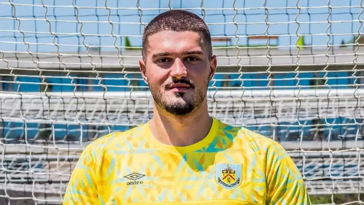 Burnley, Arijanet Muric'i kadrosuna katt